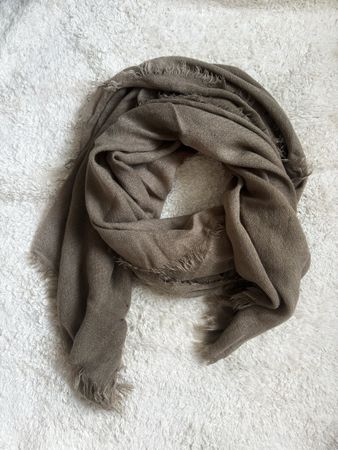 Mango Schal in Taupe