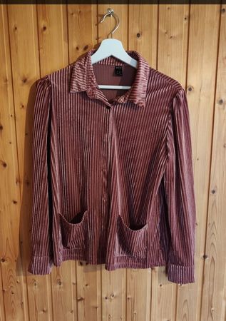 Sommerliche Samtjacke mit Rüschenkragen und Taschen Gr M