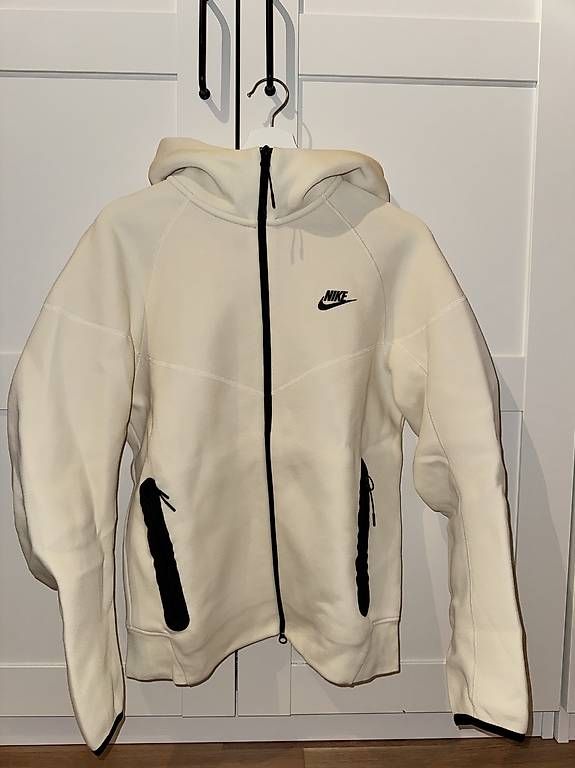 Nike Completi: Nike Sweat Jacke & Hose - creme – Nuovo (secondo la descrizione) da Stein AG venduto da lpsx3 1