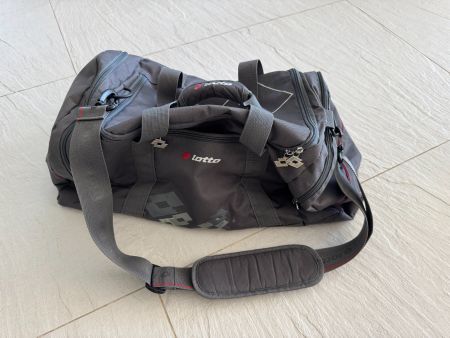 Sac de sport Lotto gris taille M bon état