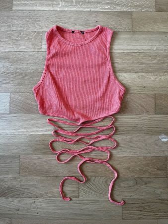 Haut avec lacets