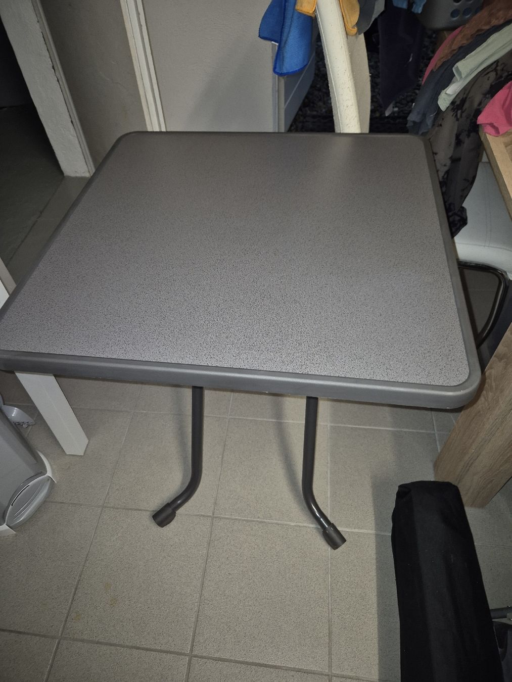 Tables: quadrat. campingtisch – Neuf (Voir description) à Wil SG par tcm_85bd 1