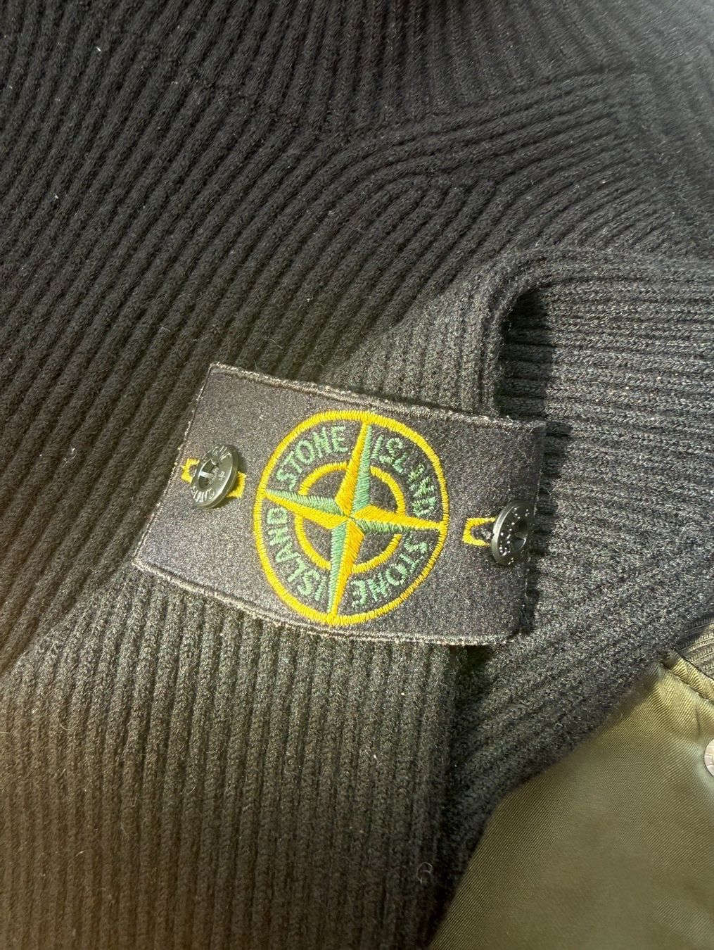 Stone Island Maglioni & Felpe: Stone Island Logo Patch Roll Neck Jumper – Usato da Erlach venduto da VerkaufX 2