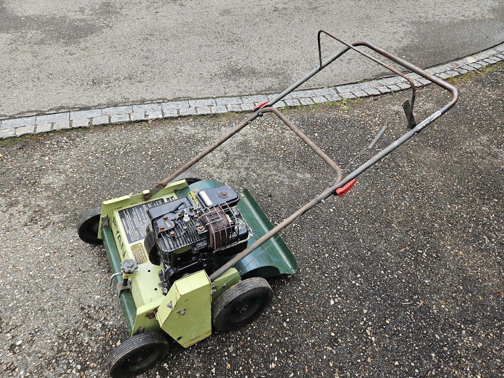 Attrezzi per la lavorazione del suolo: Ryan Rasenlüfter / Vertikutierer Briggs&Stratton 5 PS – Usato da Oberburg venduto da znas 6