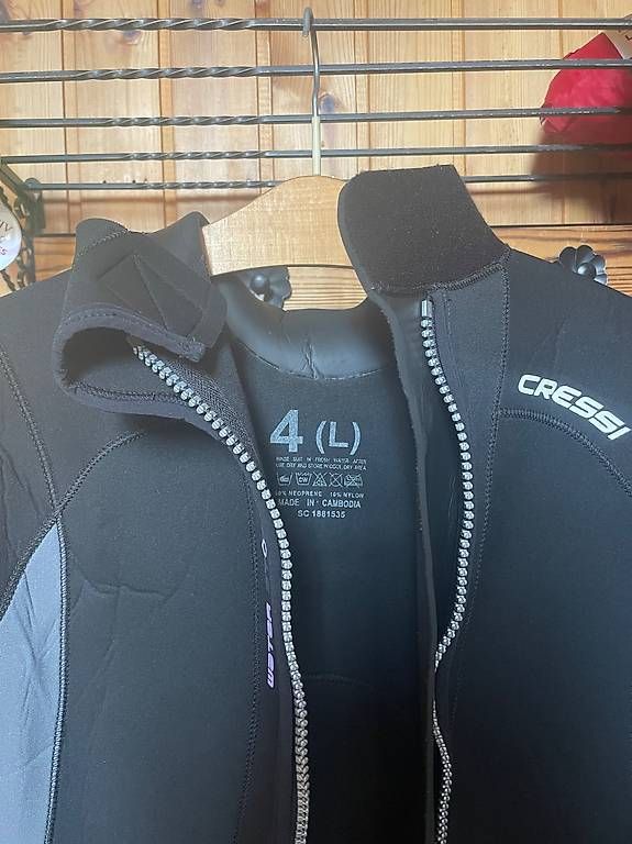 Mute per immersioni: Combinaison de plongée L 5mm + palmes – Usato da Saxon venduto da dad_q89q 1
