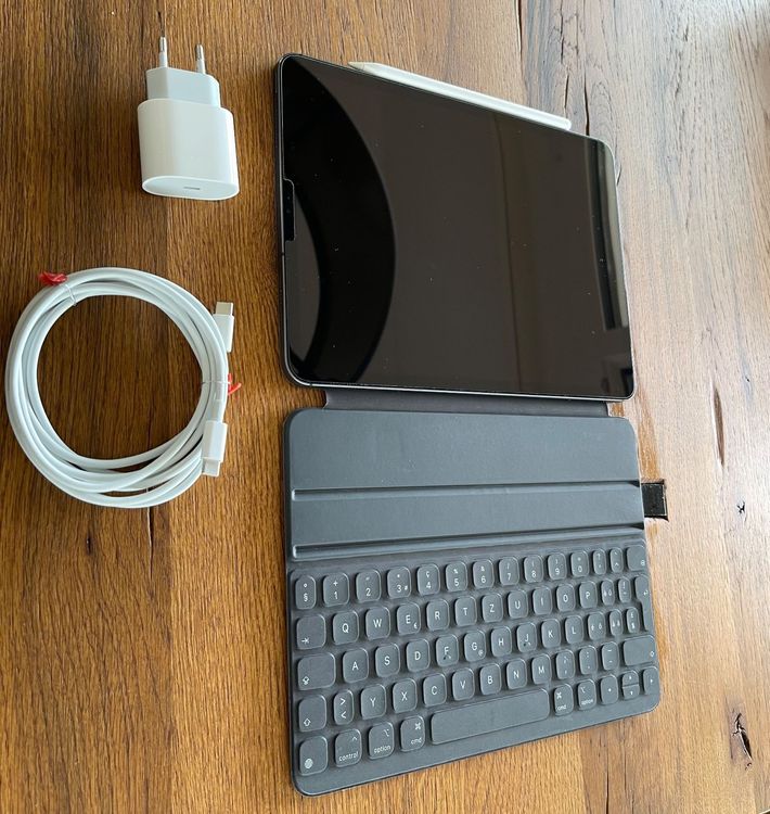 Apple Ipad Pro 11“ inkl. Magic Keyboard+ APPLE Pencil (Gebraucht) in ...