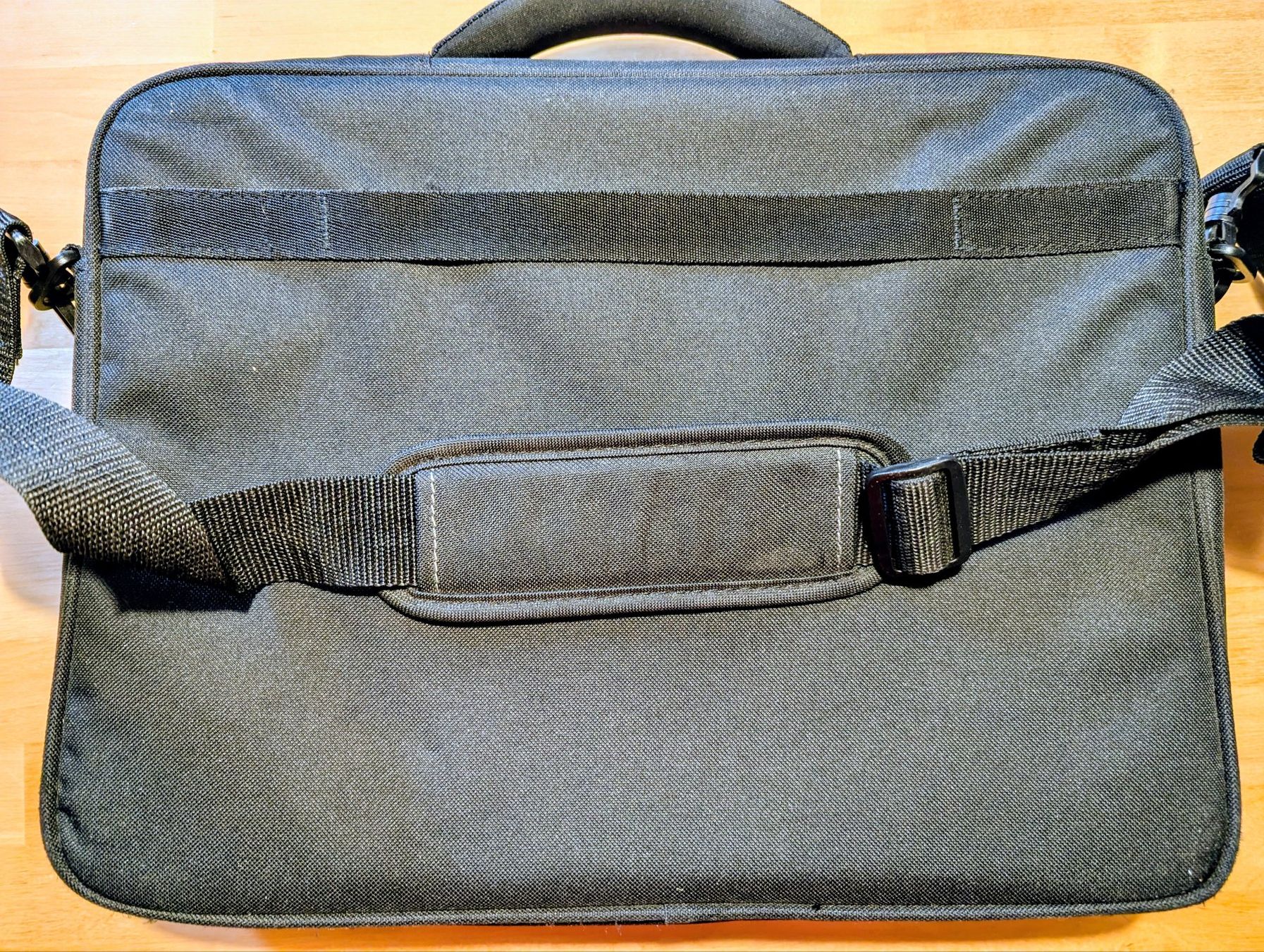 Targus Sacs: Neue Laptoptasche Targus schwarz mit Fächern – Neuf (Voir description) à Goldingen par YouAreMySunshine 4