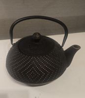 Gusseisen Teekanne mit Sieb – schwarz/gold – Tetsubin-Stil