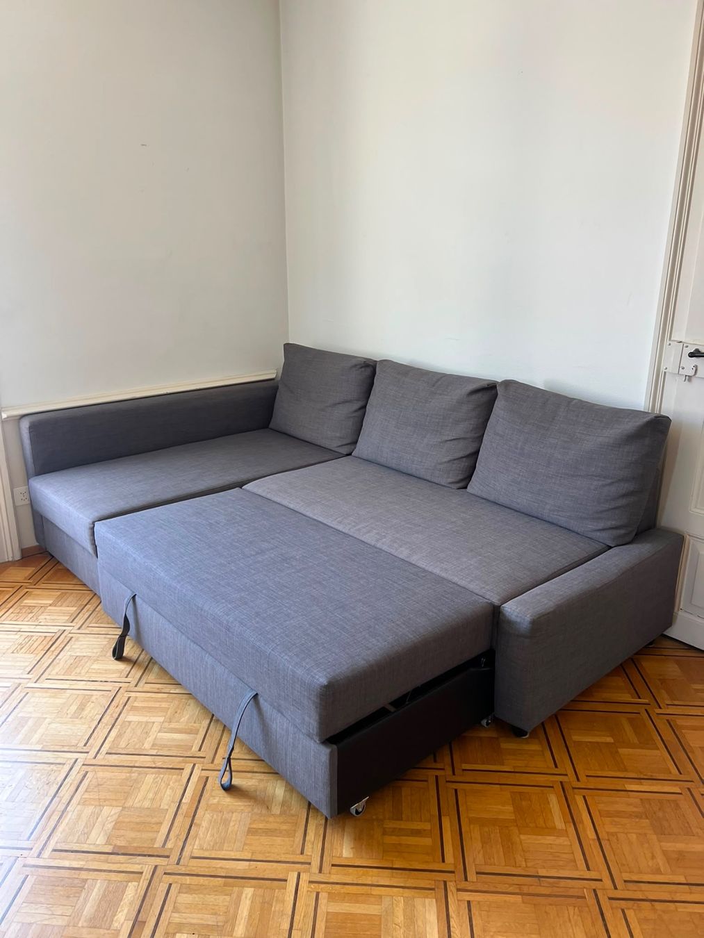 Ikea Sofas: Sofa, Couch, Eckbettsofa mit Bettkasten, IKEA "Friheten" – D'occasion à St. Gallen par winterhannah 3