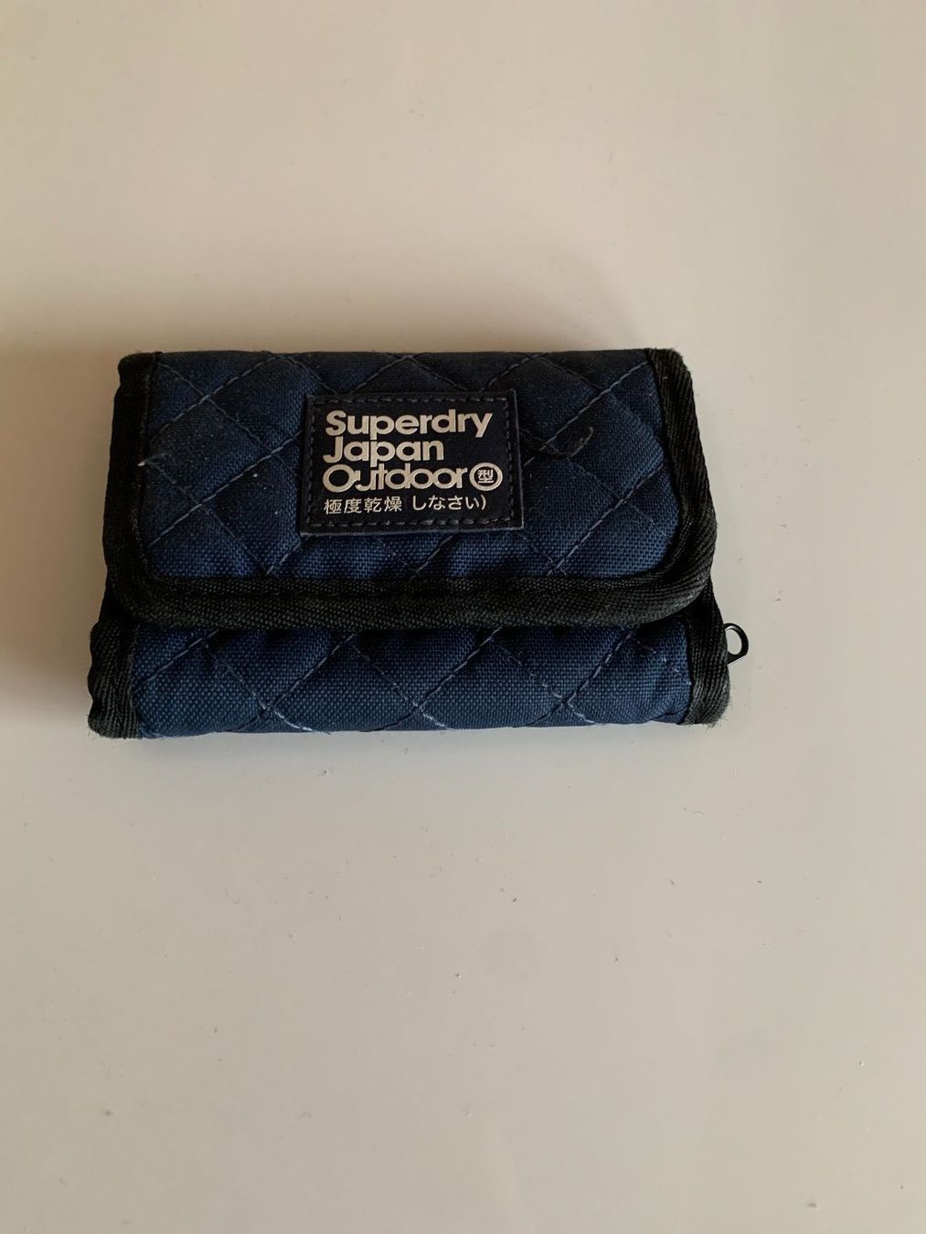 Autres pour enfant & bébé: Wallet Superdry – D'occasion à Chexbres par doe_xns6