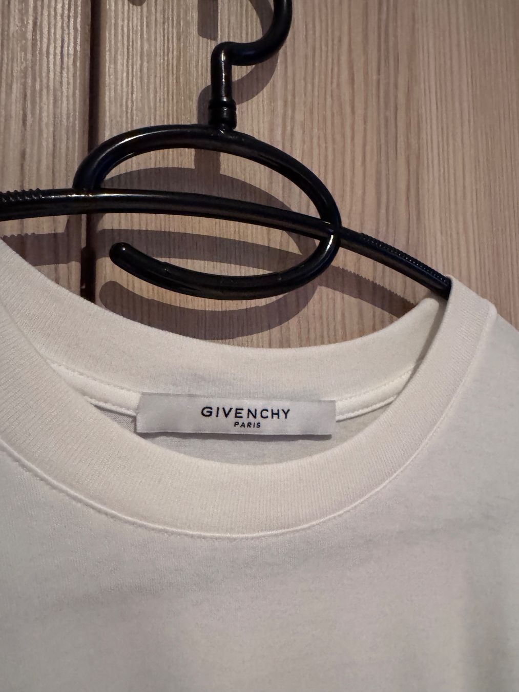 Givenchy T-shirt: Givenchy T-Shirt mit Logo Print – Usato da Bubikon venduto da sar_l5px 2
