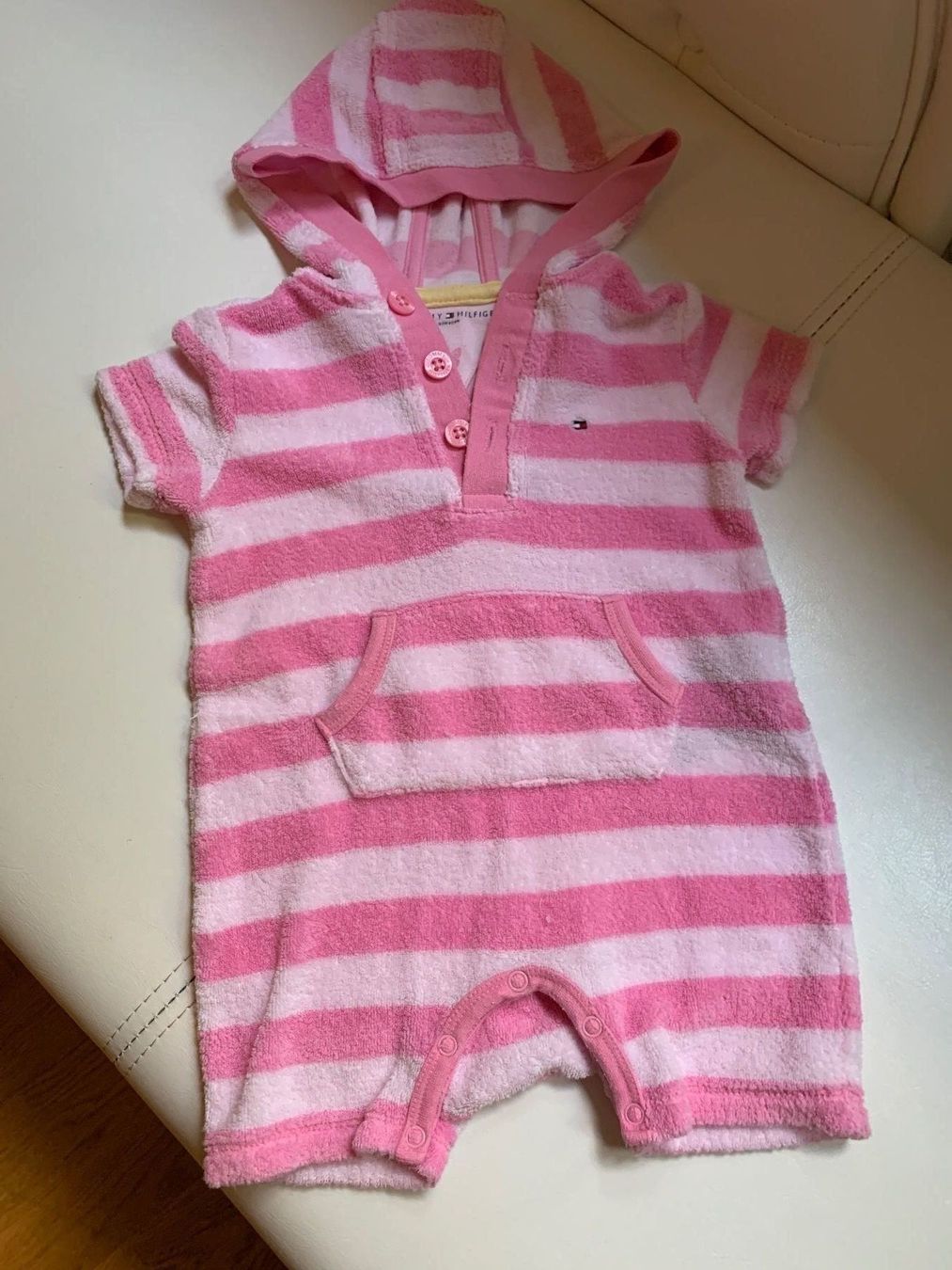 Strampler: Tommy Hilfiger Strampler – Gebraucht aus Zürich von Bybyana