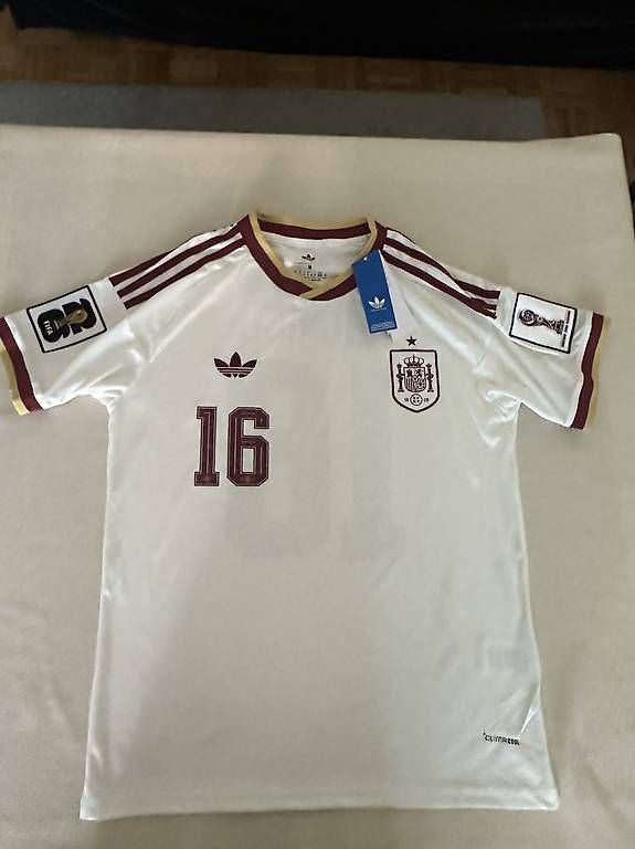 Leibchen & Hosen: Rodrigo 16 Trikot – Gebraucht aus Birr von KingLaki