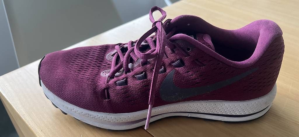 Scarpe da donna: Nike Running Schuhe gr 40.5 – Usato da Frauenkappelen venduto da ann_65rk 1