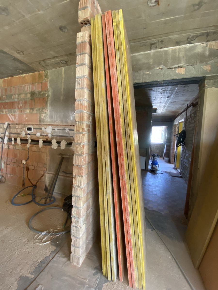 Piatti di portata: 10 Stk Gebrauchte Schaltafeln – Usato da Breitenbach venduto da Tira123