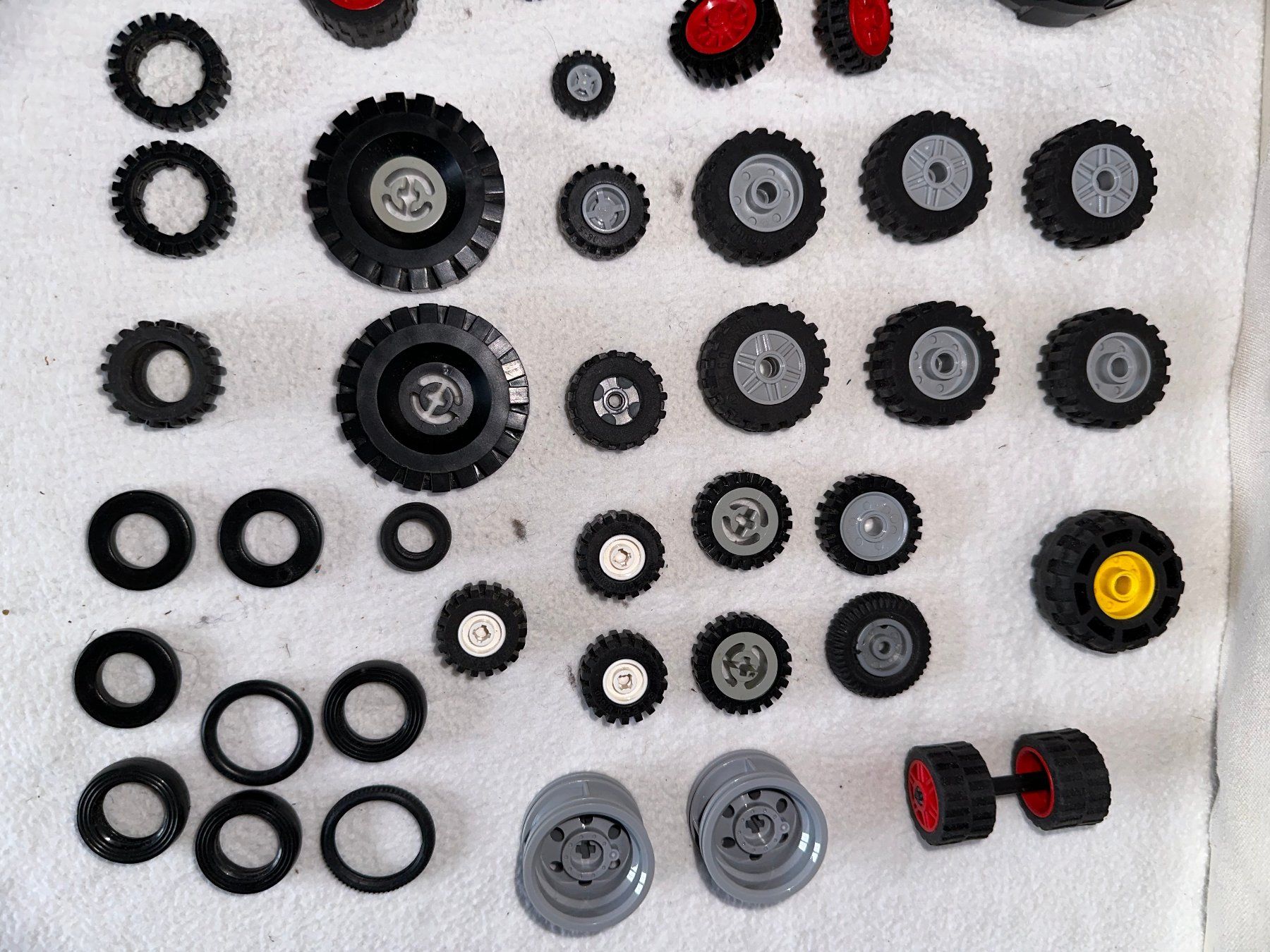 Lego Baukästen: Lot de roues Lego avec pneus – Gebraucht aus Ste-Croix von mjmg 3