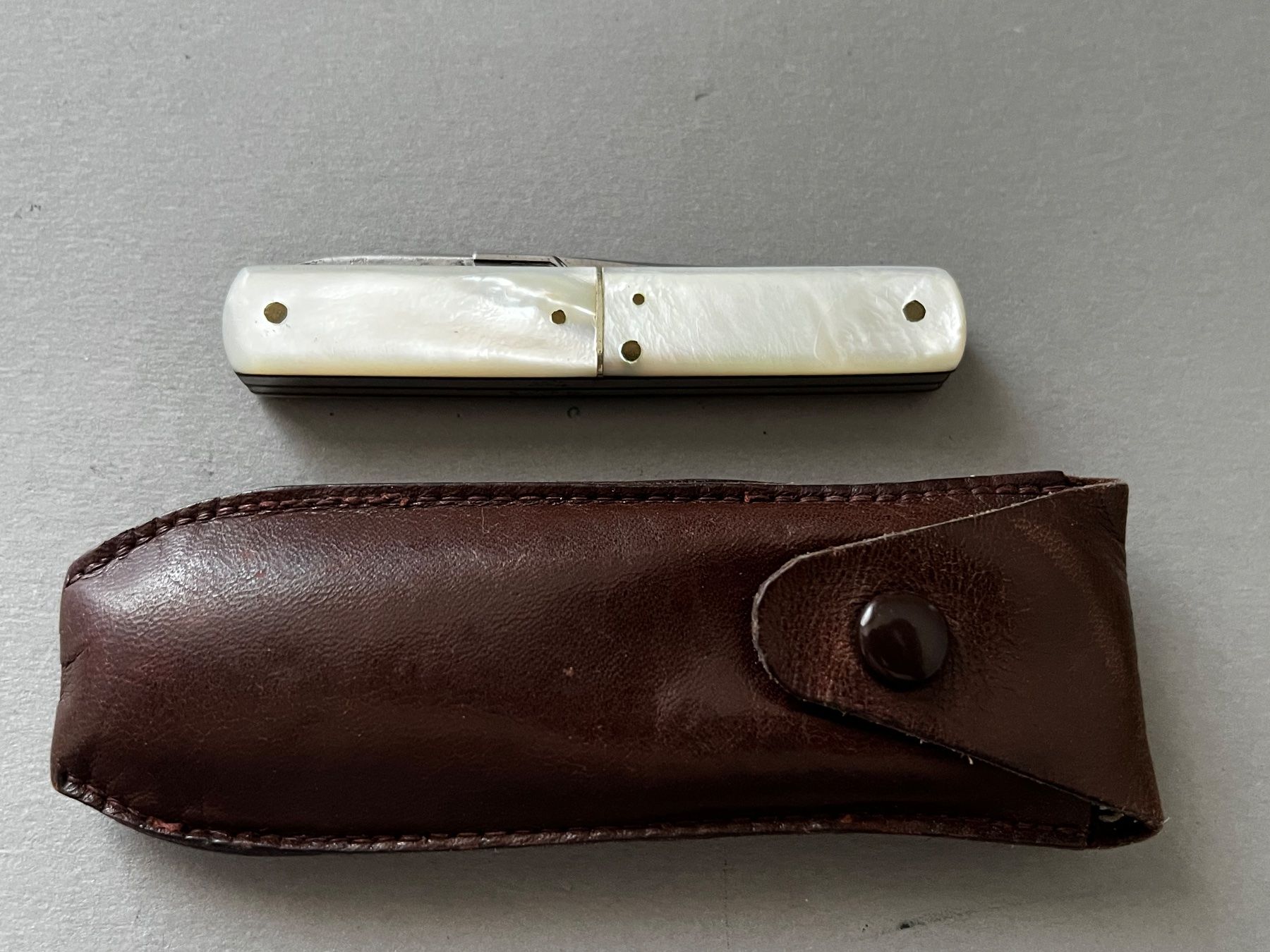 Coltelli tascabile: Antikes Perlmutt-Sackmesser 80 mm mit Etui - selten – Usato da Zürich venduto da FV.vintage 3