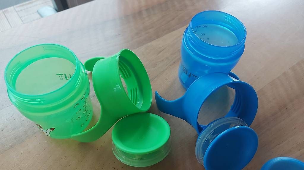 Pasti del neonato: Avent Trinkbecher / Lerntrinkbecher – Usato da Rotkreuz venduto da MASI17 4