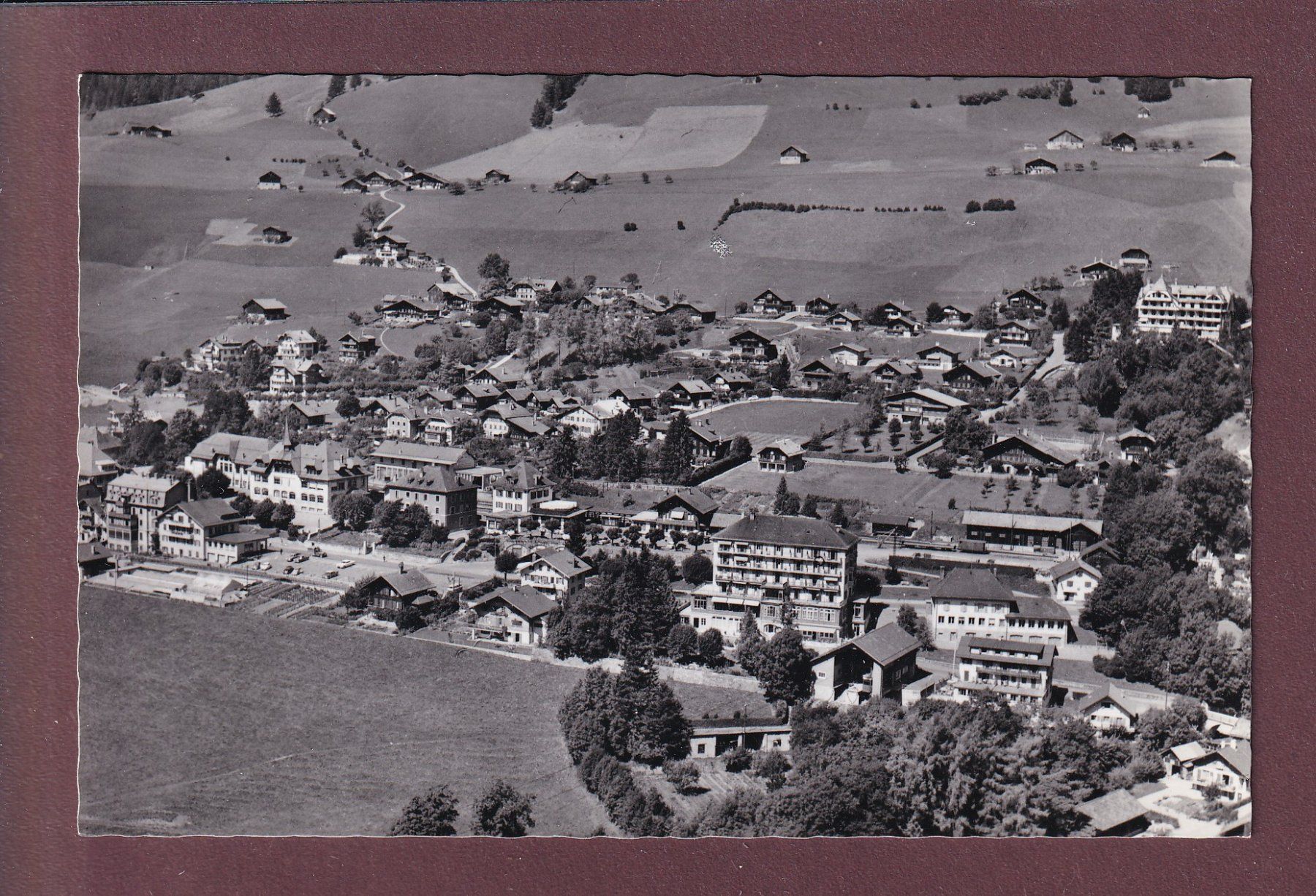 Cartoline postali: Vue aérienne - CHÂTEAU D'OEX – Usato da Pully venduto da nicecards