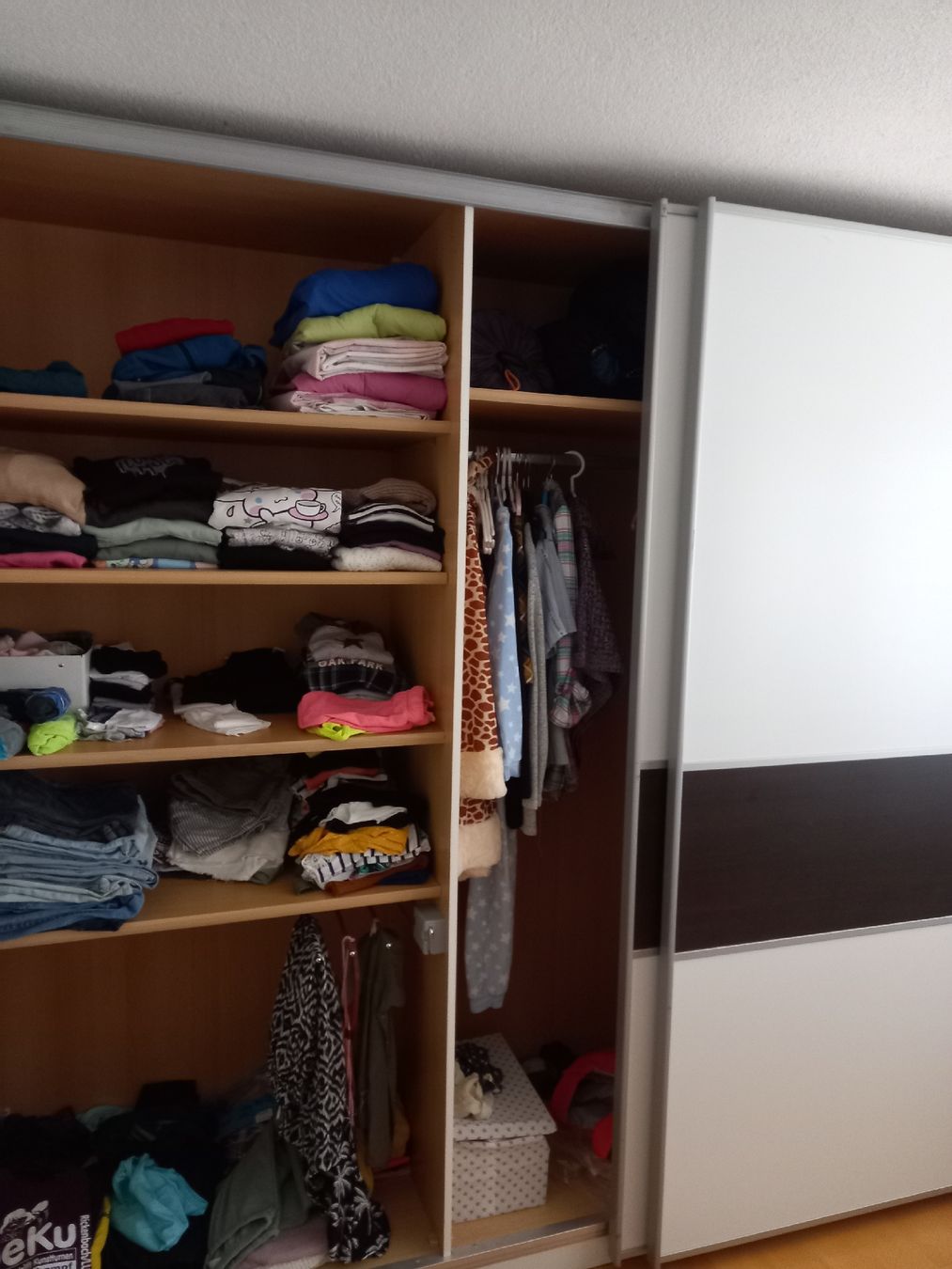 Armadi: grosser Kleiderschrank mit schiebetüren – Usato da willisau venduto da cesar08 3
