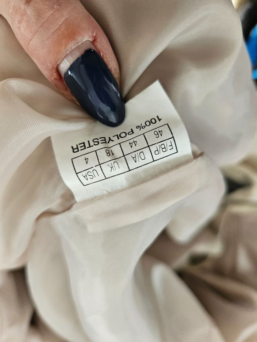 Giacche: Veste / Blouson velours lisse 44/46 – Usato da Cheyres venduto da Karine-Schweiz 2