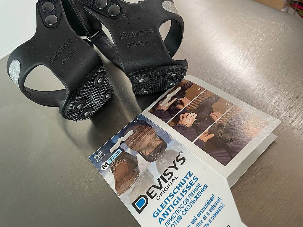 Altro in Alpinismo & Escursioni: Schuhspikes Rutschschutz Grösse M von Devisys – Nuovo e nell'imballaggio originale da Aarburg venduto da Qin3ze