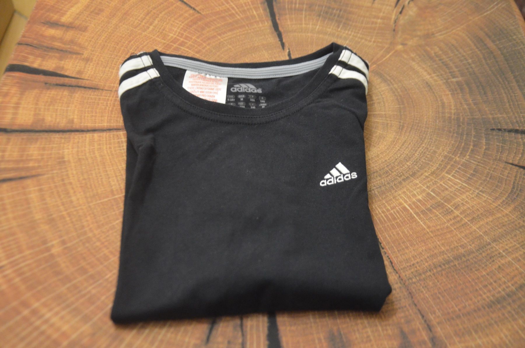 T-shirt: TAILLE 140 - ADIDAS T-SHIRT – Usato da Chiasso venduto da Dolly015