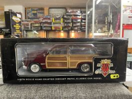 Ford 1949, Modellauto, "Woody Wagon", 1:18, Rarität!