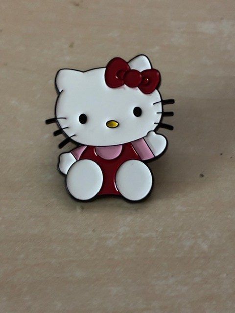 Placchette & Badge: PIN: Hello Kitty Anstecker NEU Pin – Nuovo (secondo la descrizione) da Allschwil venduto da Schwelheimer