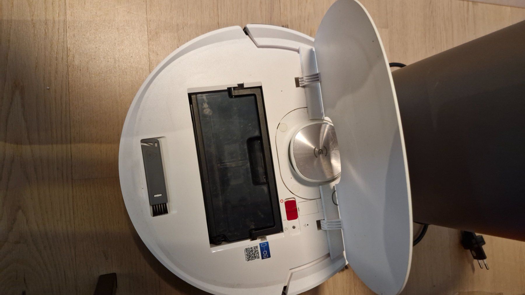 Ecovacs Aspirapolveri & Accessori: Ecovacs Deebot Ozmo T8 Saug und Wischrobotor – Usato da Schlieren venduto da Dani.r.c 4