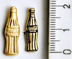 2 exklusive kleine Coca-Cola Flaschen Pin