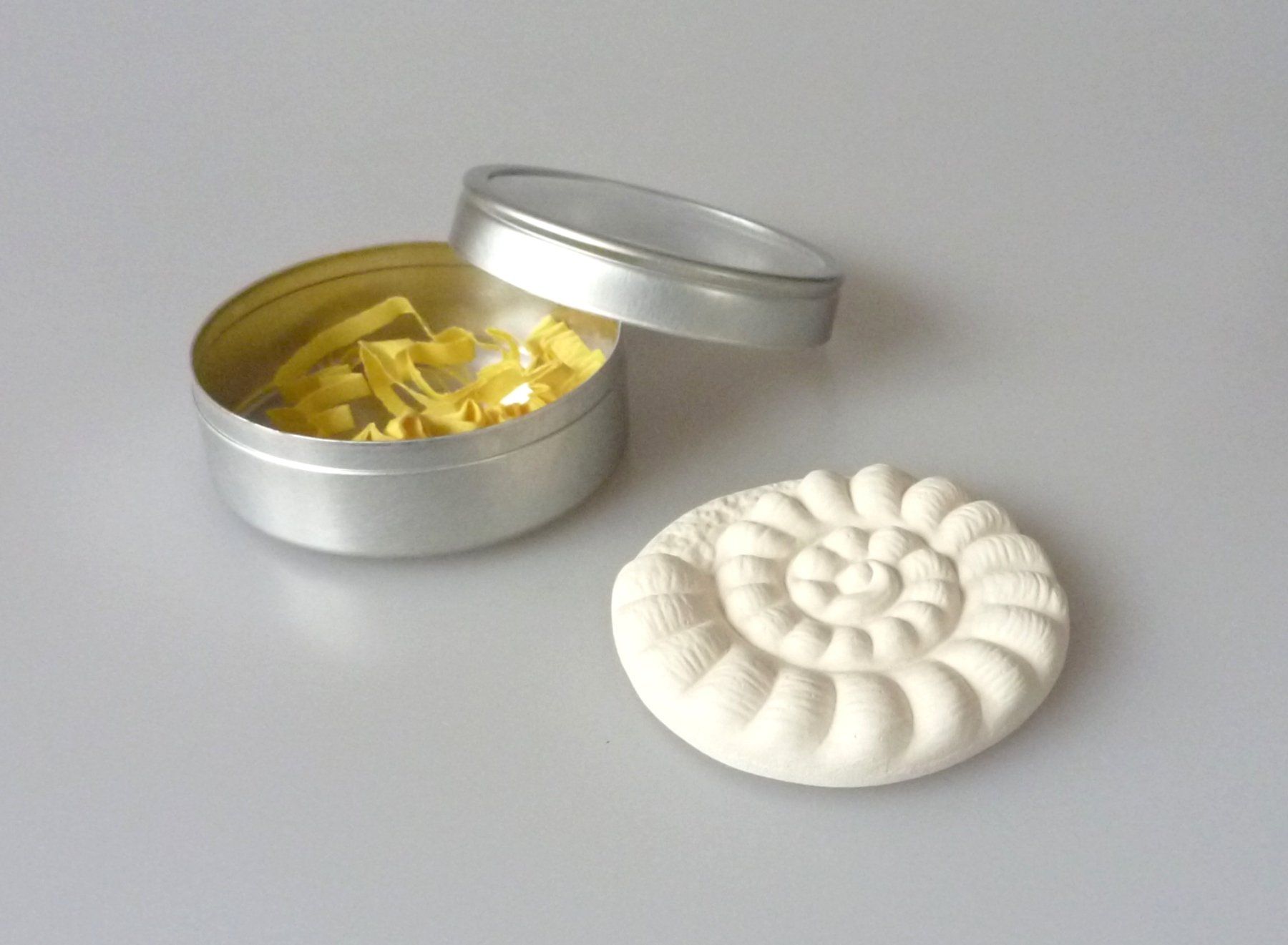 Diffusori di oli essenziali: Duftkeramik - Ammonit in Dose (Reise) – Nuovo e nell'imballaggio originale da Mauren venduto da Yeelen 2