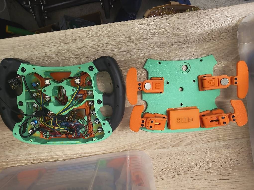 Manettes: DIY simracing Lenkräder zu verkaufen – D'occasion à Lachen SZ par Nw8240