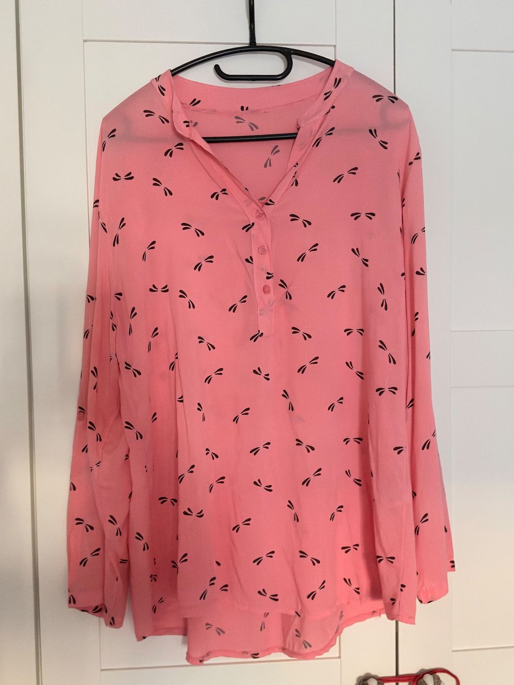 Blusen: • Tolle Bluse - mit Libellenmuster • – Gebraucht aus Basel von mendoza13