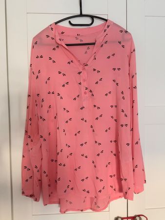 • Tolle Bluse - mit Libellenmuster •