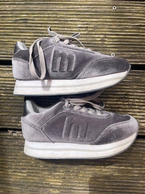 Scarpe per ragazze: MTNG sneakers Gr. 31 – Usato da Basel venduto da PinkPong
