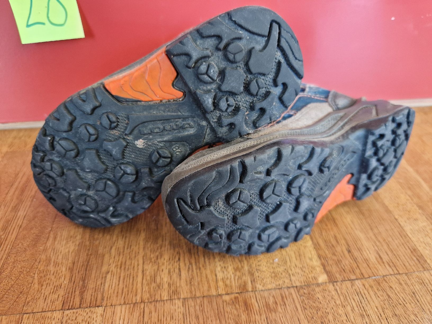 Lowa Scarpe per ragazzi: Lowa Wanderschuhe Gr 28 – Usato da Zug venduto da snussbaumer 1