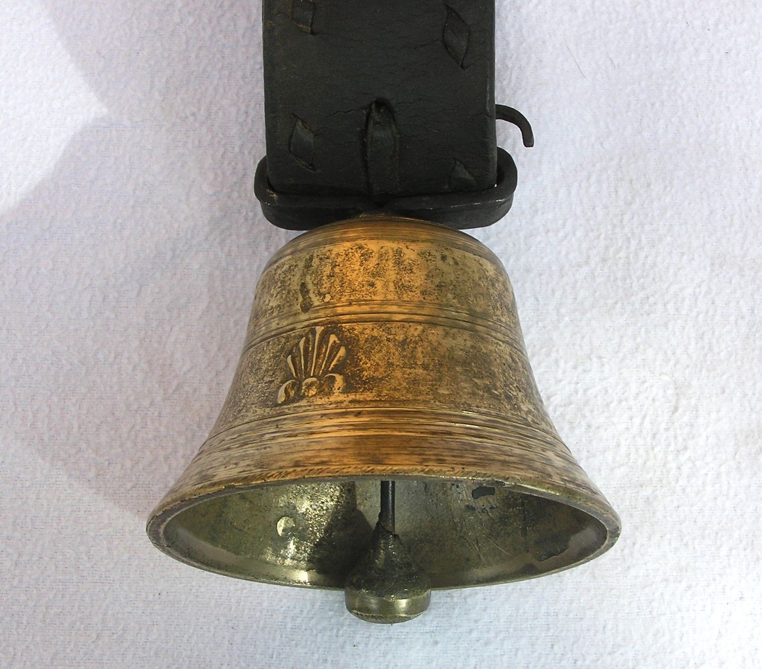 Glocken & Treicheln: ALTE KLEINE GLOCKE – Gebraucht aus Grenchen von Antique-hunter 1