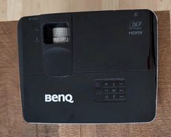 BenQ TH681 Full HD Beamer inkl. Deckenhalterung - Top Zustan