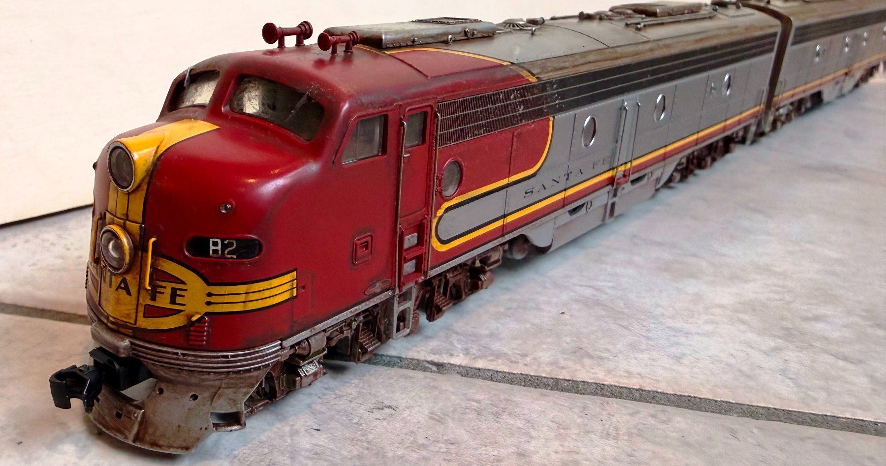 Broadway Modellini di ferrovie: Broadway Limited 5427 HO Santa Fe EMD E8 A + B Unit! – Usato da Steffisburg venduto da Calceolaria 2