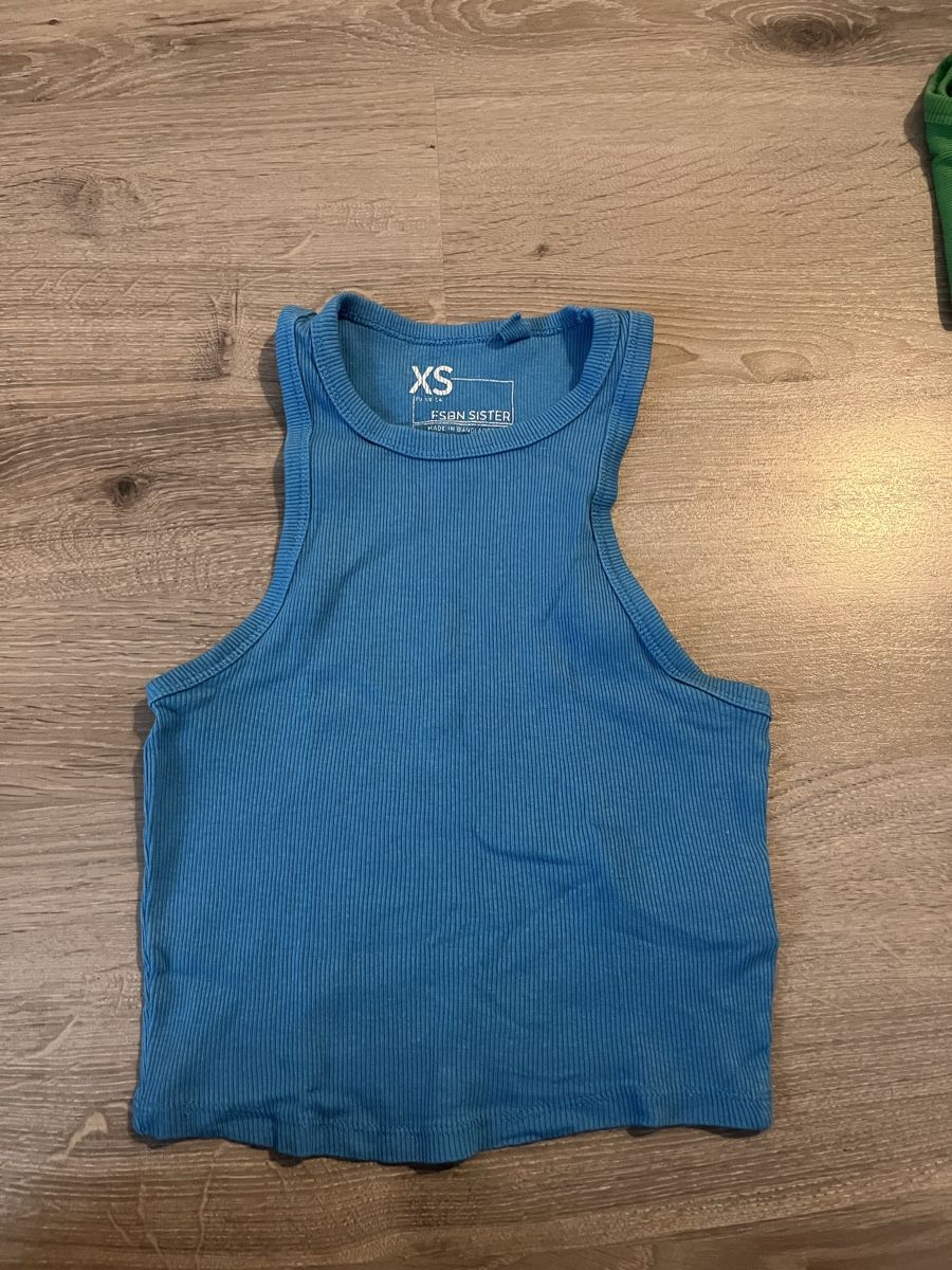 Blusen, T-Shirts & Tops: Lot de 4 débardeurs côtelés – Neu (gemäss Beschreibung) aus Les Geneveys-sur-Coffrane von papoute 4