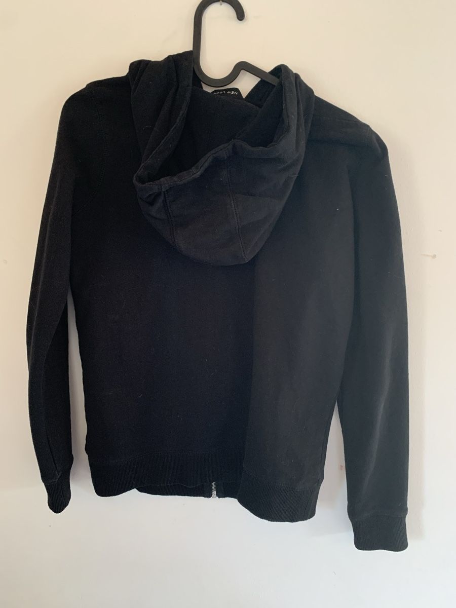 Pullover & Sweatshirts: Kapuzenjacke schwarz – Gebraucht aus Bubendorf von lebkuchen03 1