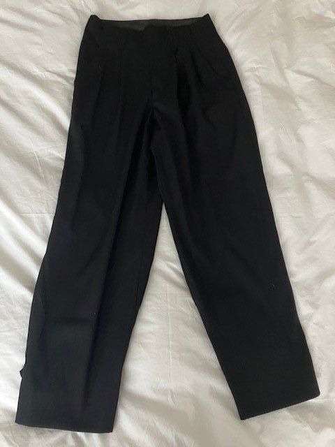 Pantaloni: Pantalon noir élégant, taille 34- Style impeccable! – Usato da Marin-Epagnier venduto da rchouchouu