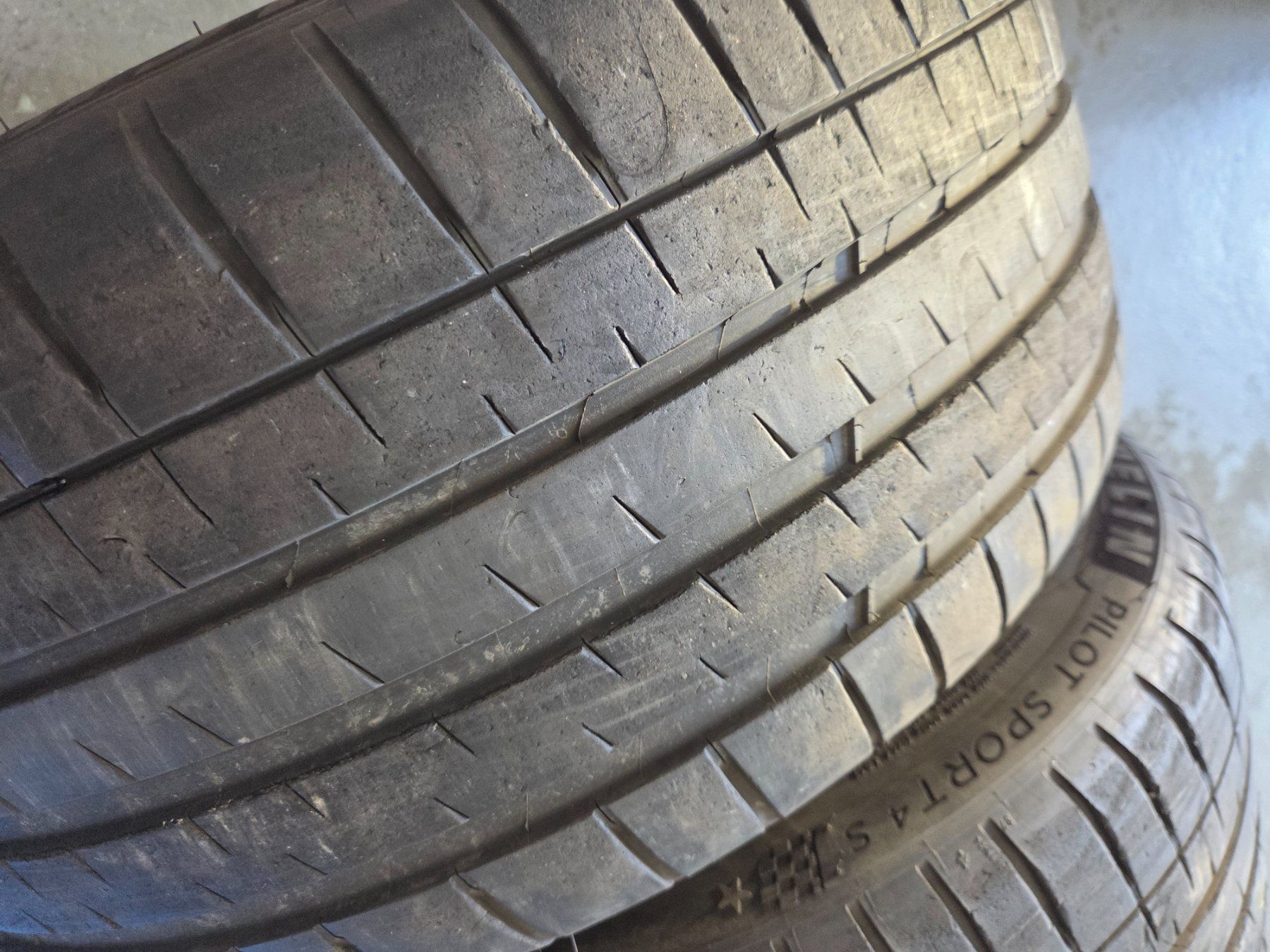 Michelin Pneumatici & Ruote complete: 275 / 35 ZR 19  Michelin – Usato da Fischbach-Göslikon venduto da Emanuel.Bardhi 1