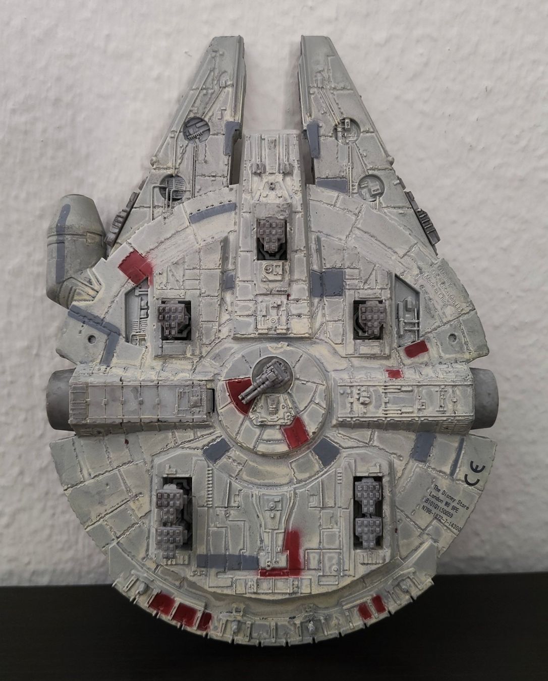 Star Wars Kit di modellismo & Modellini statici: Disney Store Star Wars Millennium Falcon Deluxe Diecast – Usato da Arlesheim venduto da Jokerman69