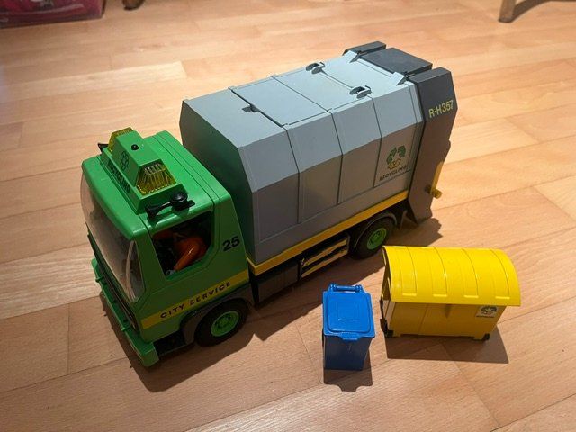 Playmobil Spielzeuge: Playmobil Abfall-LKW mit Container – Gebraucht aus Stans von Schneemann09 1