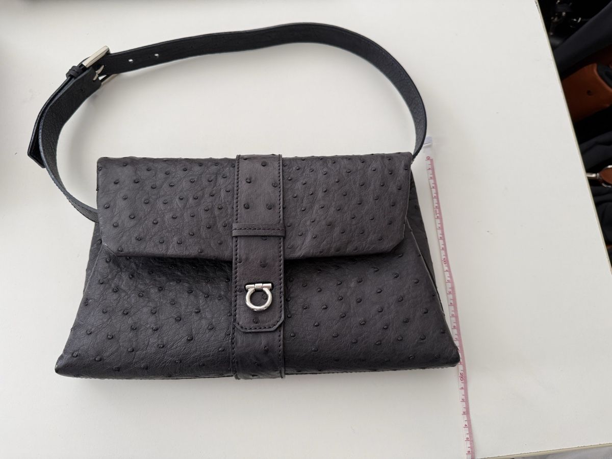 Taschen für Damen: Clutch, Straussenleder, Top Zustand – Neu und originalverpackt aus Freienbach von GaWi1234