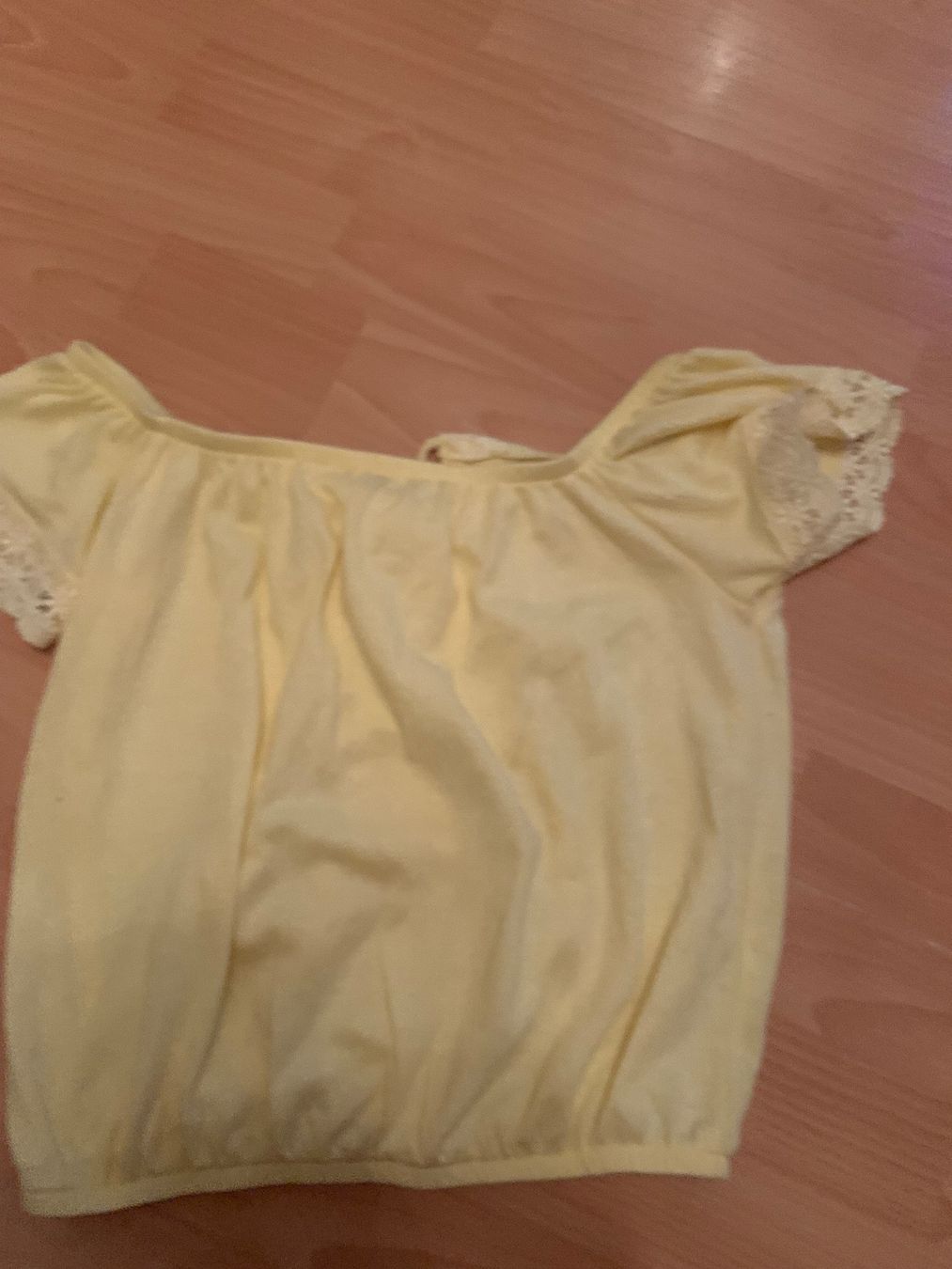 Top: Joli haut jaune mc t. 38 – Usato da MEYRIN venduto da Gwendo10 1