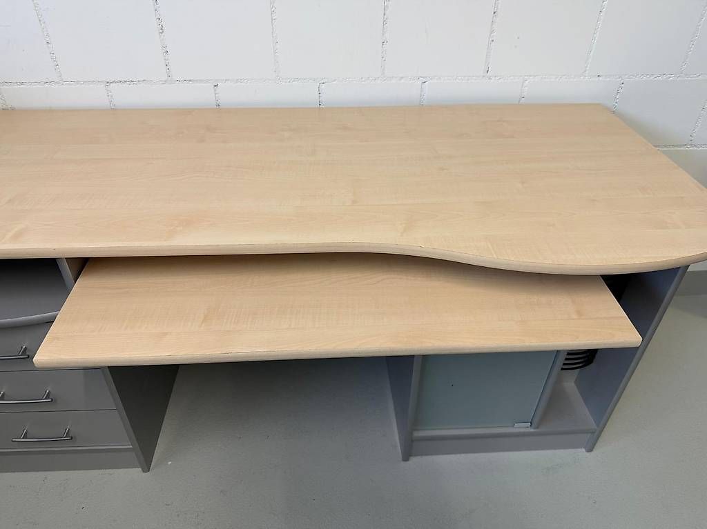 Bureaux: Kinderbürotisch/Teen – D'occasion à Veltheim AG par mir_27xc 3