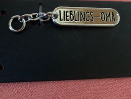 SCHLÜSSELANHÄNGER/ANHÄNGER silberig *LIEBLINGS-OMA* neu